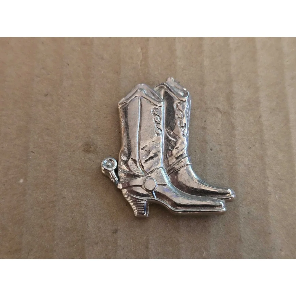 Silver Tone Western Cowboy Boots with Spurs Lapel Vest Hat Pin E24